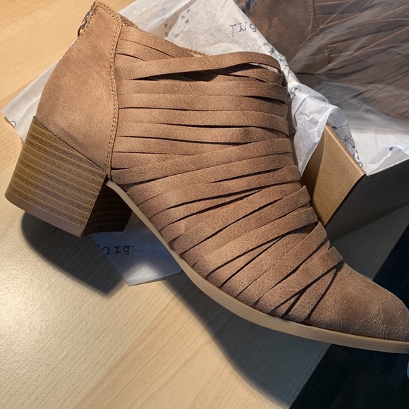 Francesca’s - Ankle Shoes (7 1/2) New! - Picture 3 of 12